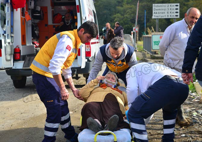 trabzon’un-akcaabat-ilcesinde-meydana-gelen-trafik-kazasinda-5-kisi-yaralandi3.jpg