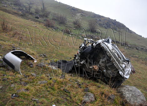 trabzon’un-akcaabat-ilcesinde-sarampole-yuvarlanan-otomobildeki-2-kisi-oldu.-ilcenin-yildizli-beldesinde-sami-suer-yonetimindeki-61-km-372-plakali-otomobil-surucunun.jpg