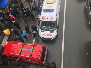 Otobüs Durağına Daldı 1 ölü 4 Yaralı